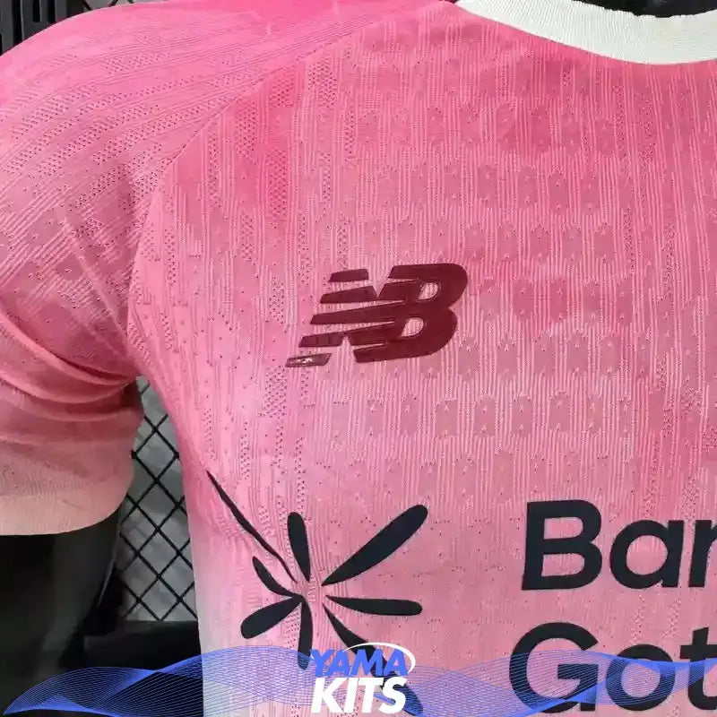 MAILLOT BAYERN LEVERKUSEN "Rose" 2025/2026 Version Player YamaKits Foot