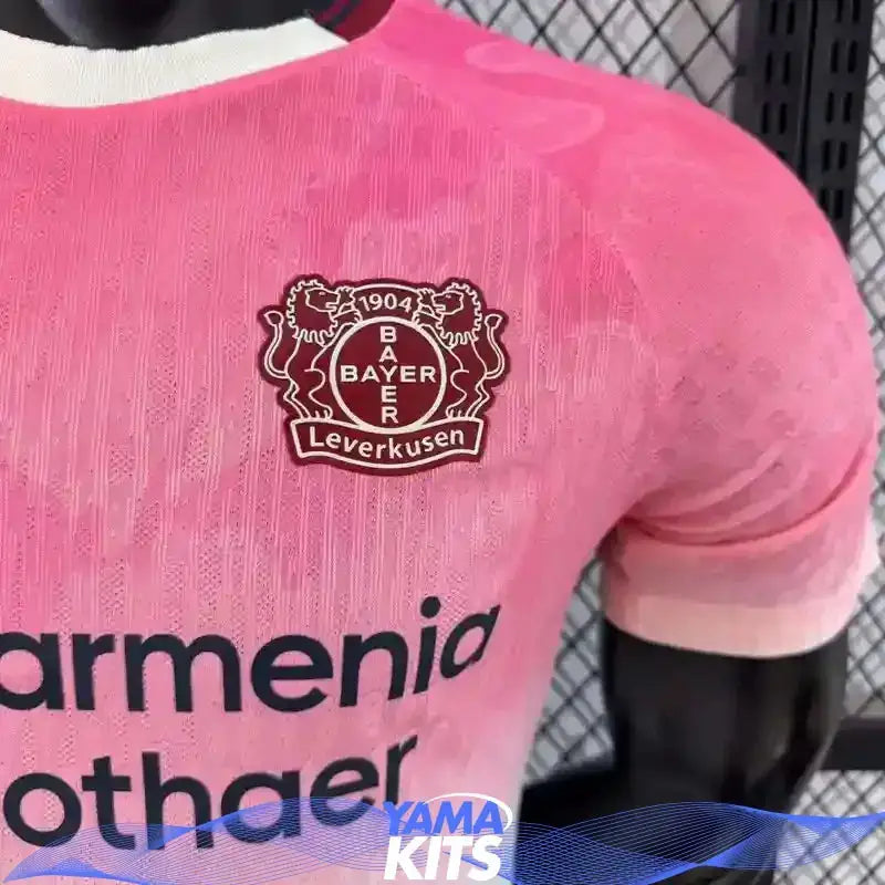 MAILLOT BAYERN LEVERKUSEN "Rose" 2025/2026 Version Player YamaKits Foot