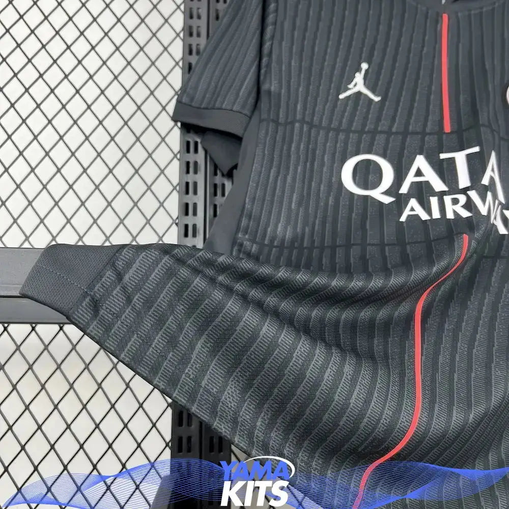 Maillot Paris SG Fourth "Jordan" noir 2025/2026 YamaKits Foot