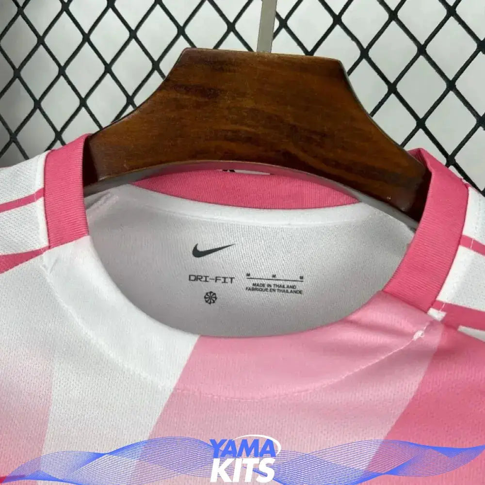 Maillot Barcelone Édition Spéciale Rose & Blanc 2025/2026 Yamakits