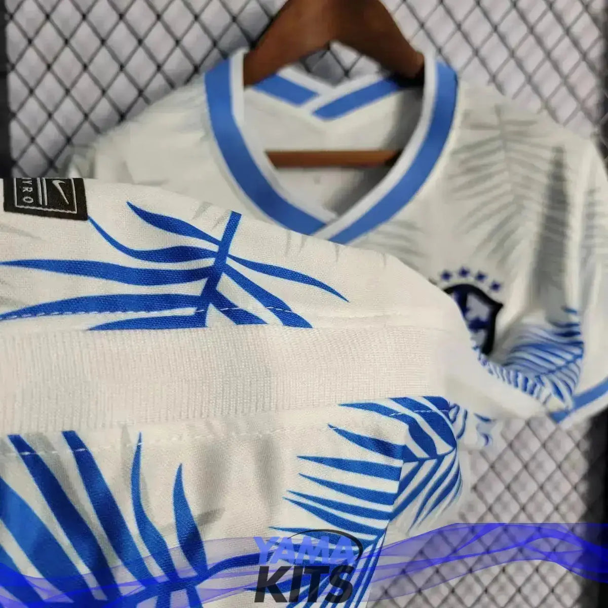 Maillot Femme du Brésil Concept « feuilles bleues » YamaKits Foot