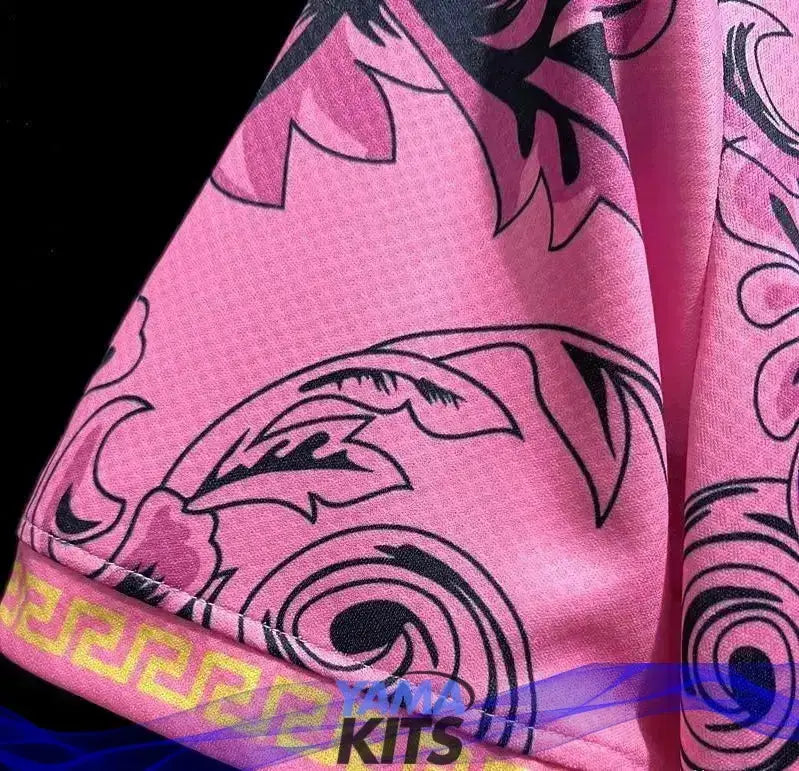 Maillot Italie Versace Édition spéciale « Rose » 2023/2024 YamaKits Foot