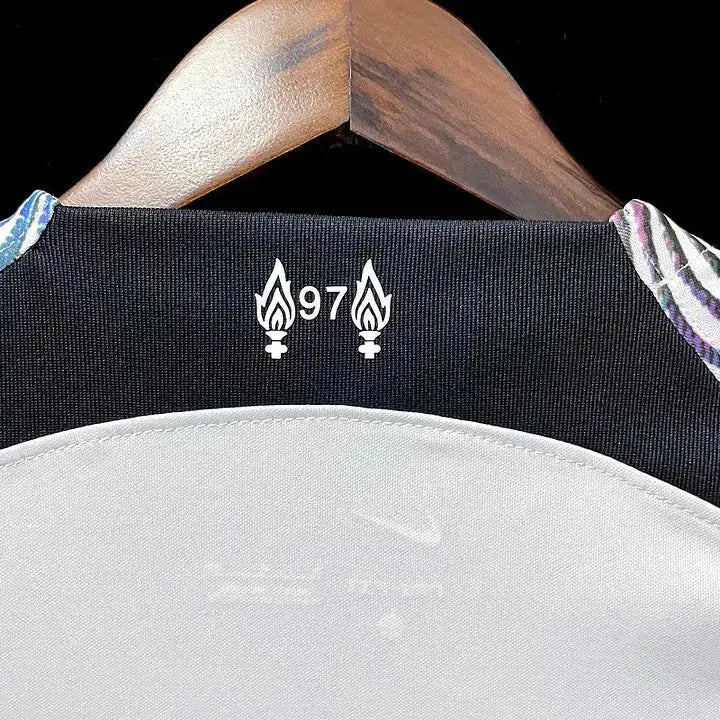 Maillot Liverpool extérieur "gris à Rayures" 2022/2023 YamaKits Foot