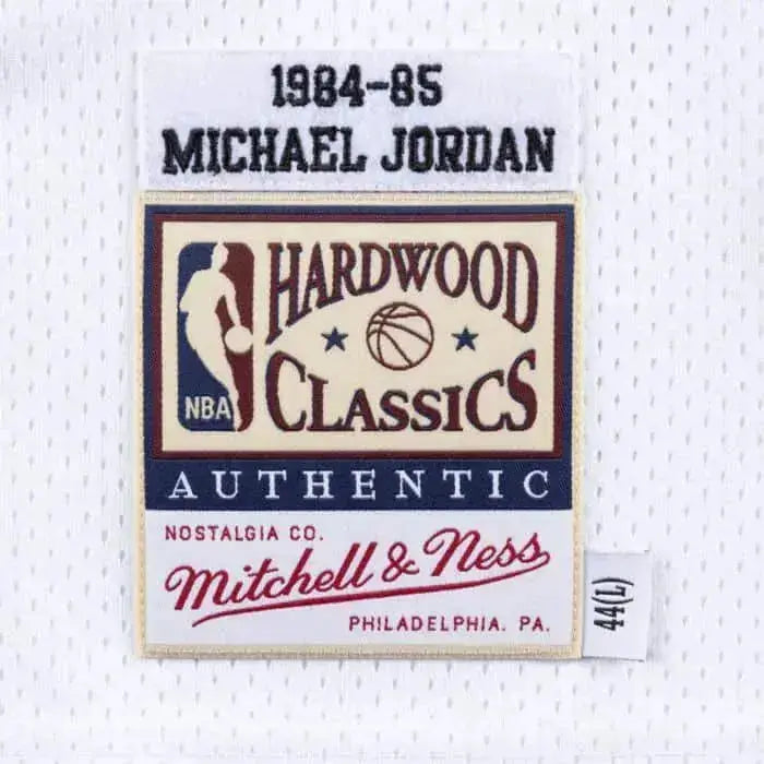 Maillot NBA Michael Jordan Chicago Bulls Blanc '84 Mitchell & Ness - Édition Domicile YamaBasketball