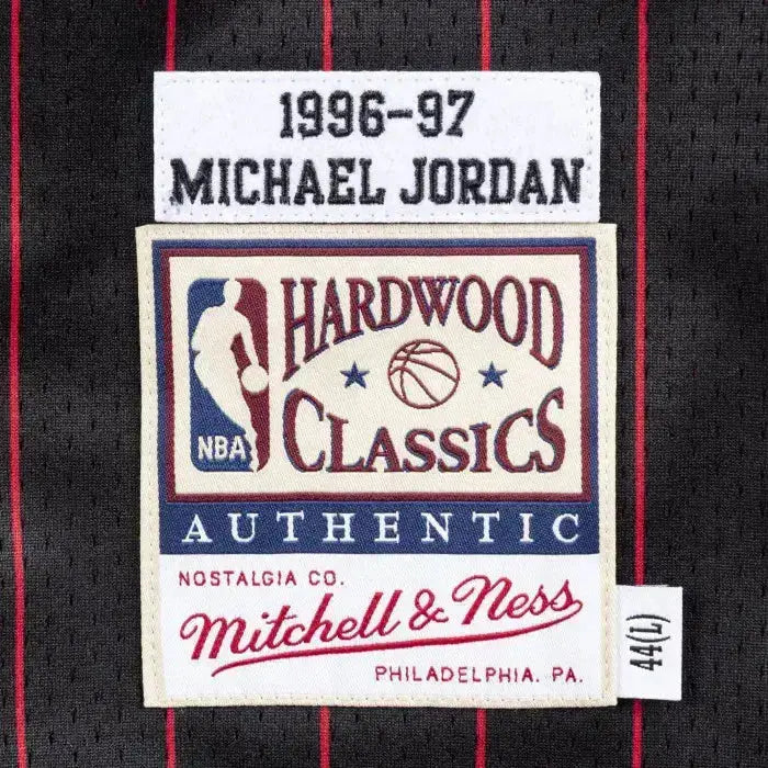 Maillot NBA Michael Jordan Chicago Bulls Noir 1996-97 Mitchell & Ness - Édition Alternate YamaBasketball