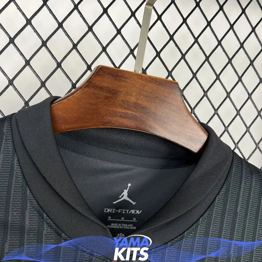 Maillot Paris SG Fourth "Jordan" noir 2025/2026 YamaKits Foot